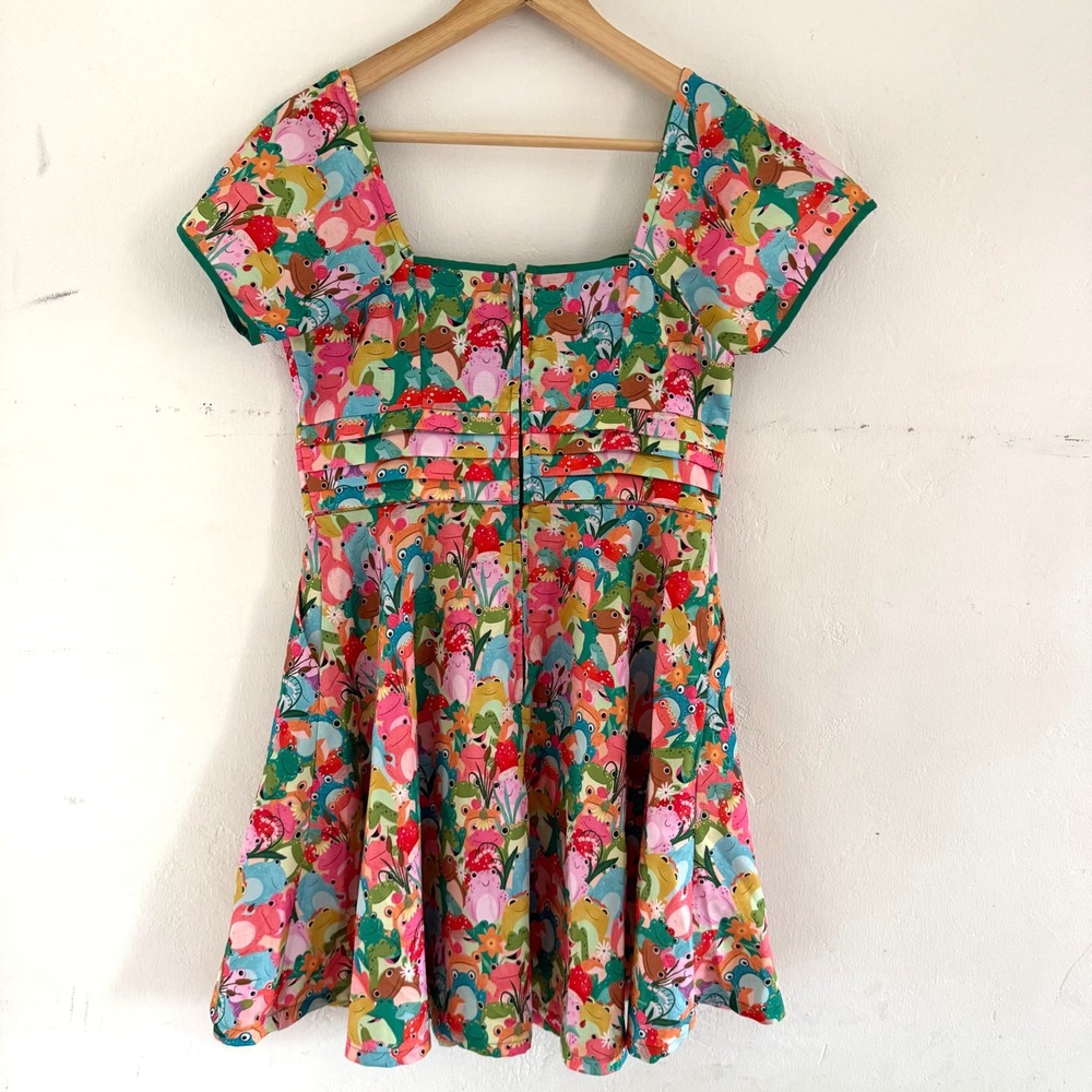 Unique Vintage Frog Ribbit Rainbow Print‎ Swing Dress Size Medium Novelty AOP - Picture 3 of 13